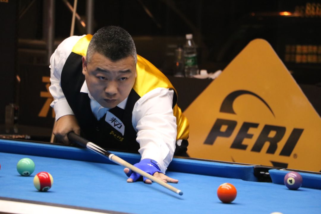 两人衣着轻 两人衣着轻